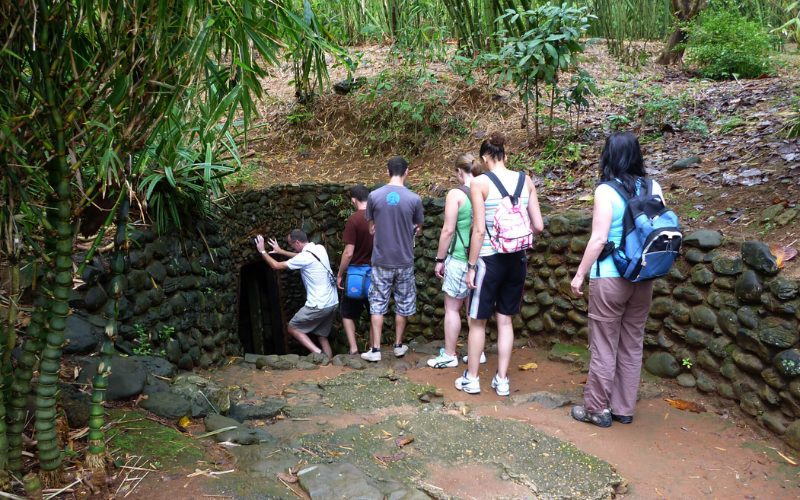 Porter des vêtements confortables pour visiter les tunnels de Cu Chi