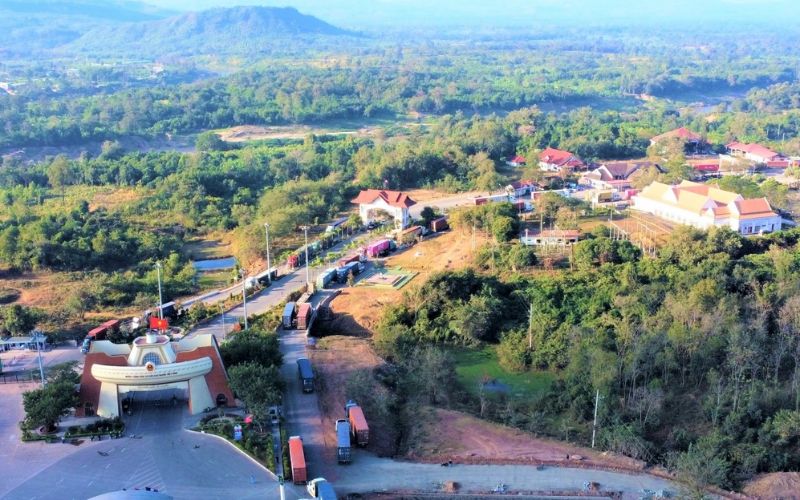 Porte frontière Lao Bao entre Vietnam - Laos