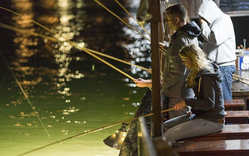 Pêche au calmar de nuit