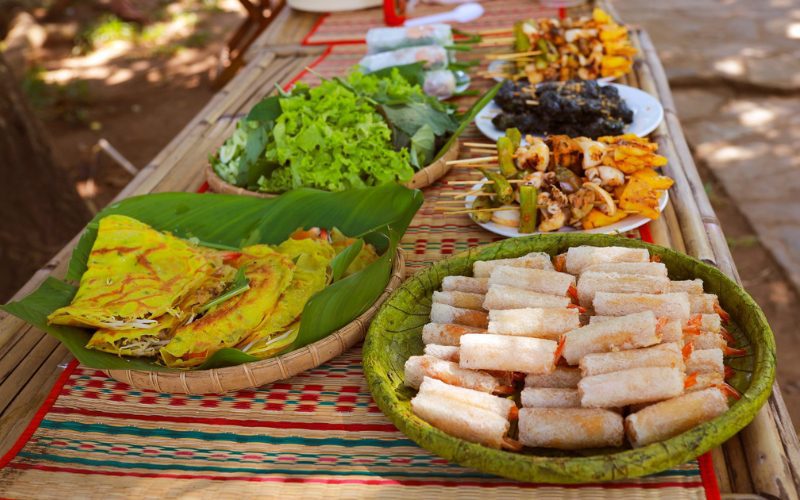 Plats traditionnels du Vietnam servis au Musée de l'Ao Dai à Ho Chi Minh-Ville