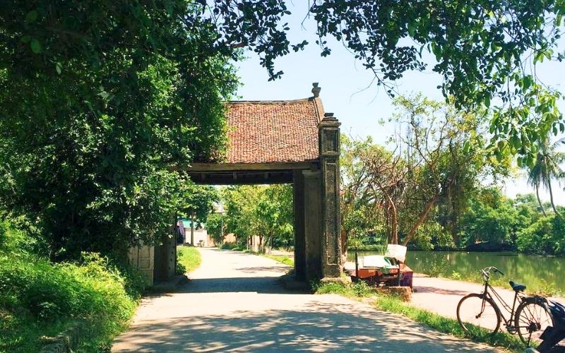 Porte du village de Mong Phu