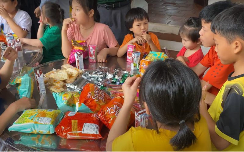 Plaisir des enfants pour les cadeaux