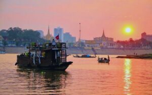 Phnom Penh en 4 Jours : Croisière Culturelle sur le Mékong