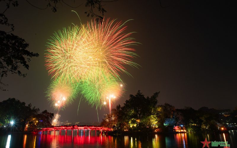 Réveillon du Nouvel An au lac Hoan Kiem Hanoï