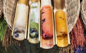 Riz dans un tube de bambou