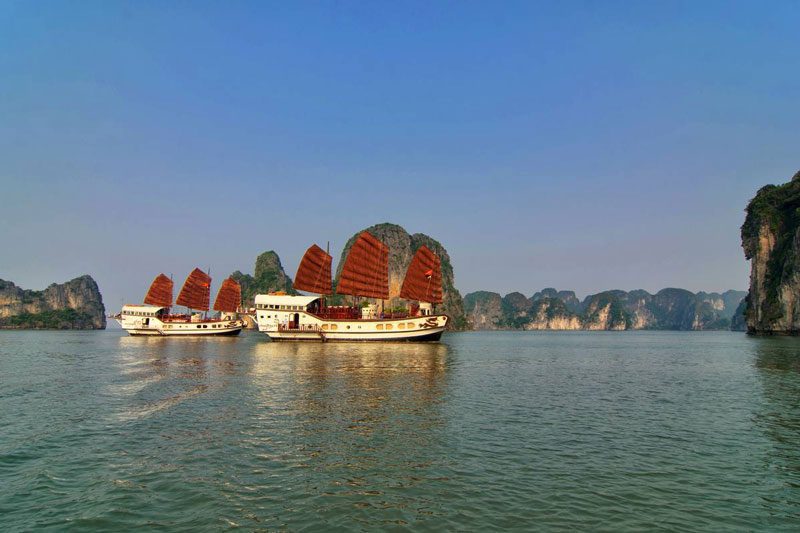Red Dragon Junk en 3 jours 2 nuits – Croisière dans la baie d’Halong