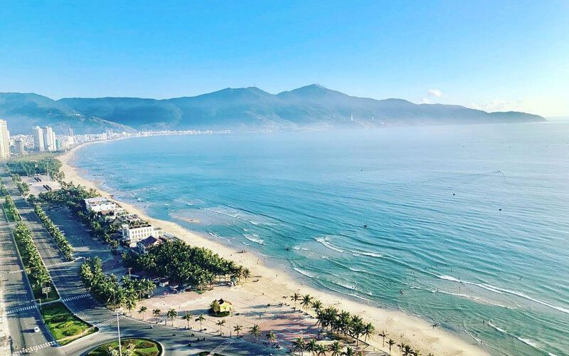 Superbe plage en février à Da Nang