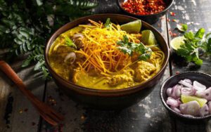 Soupe de nouilles aux œufs Khao Soi