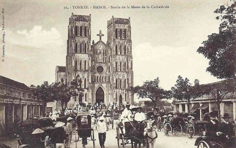 Sortie de la Mess de la cathédrale Saint-Joseph au passé