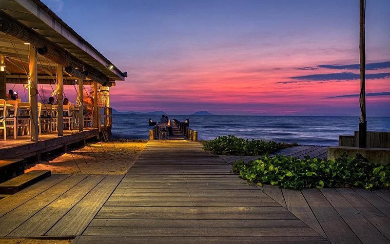 Sailing Club au coucher du soleil