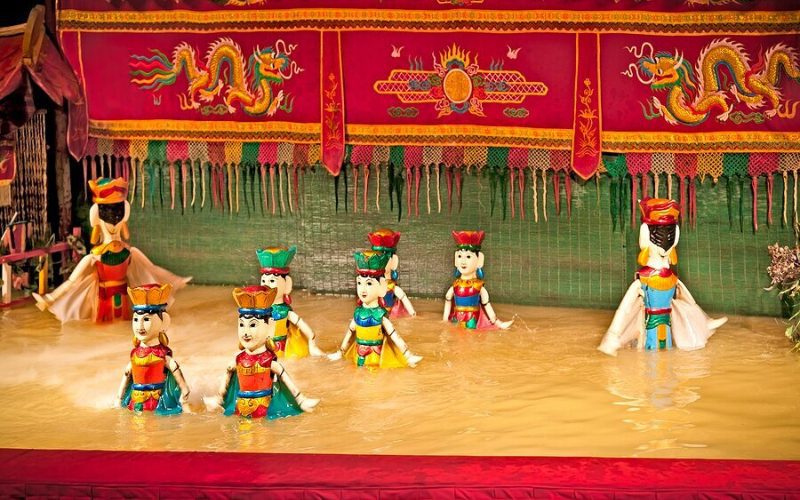 Spectacle de marionnettes sur l'eau