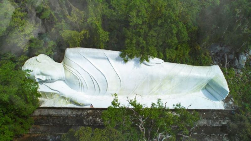 Statue de Bouddha couché