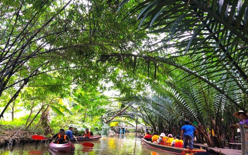 Tranquillité et nature du marché flottant Bang Nam Pheung