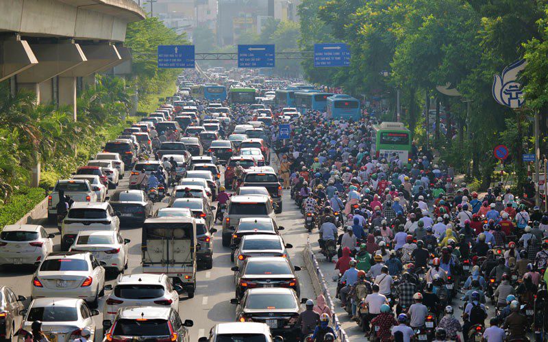 Faites attention au trafic trépidant d'Hanoï