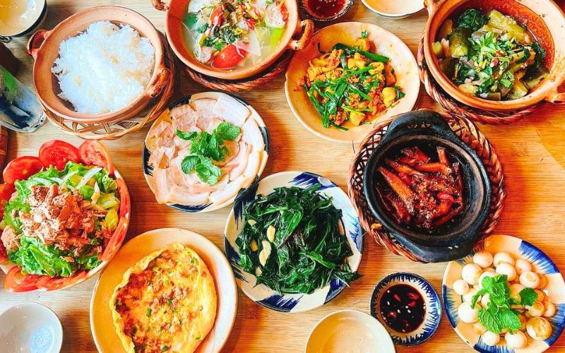 Un repas traditionel vietnamien est une expérience qui éveille tous les sens