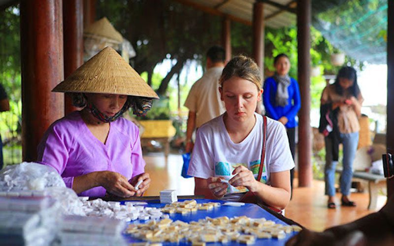 Expérience de l'emballage de bonbons à la noix de coco
