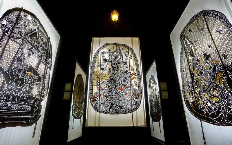 Une exposition de l'art combiné de la tradition et de la modernité en Thaïlande