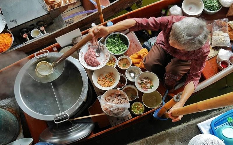 Vous pouvez déguster la cuisine thailandaise à Damnoen Saduak