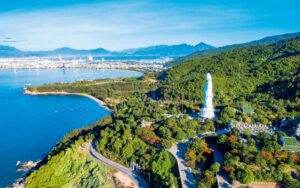 Vue aérienne de la ville côtière de Danang