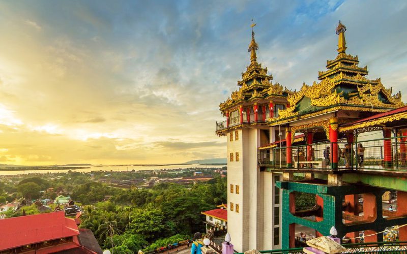 Vue depuis la pagode Kyaikthanlan à Mawlamyine Birmanie