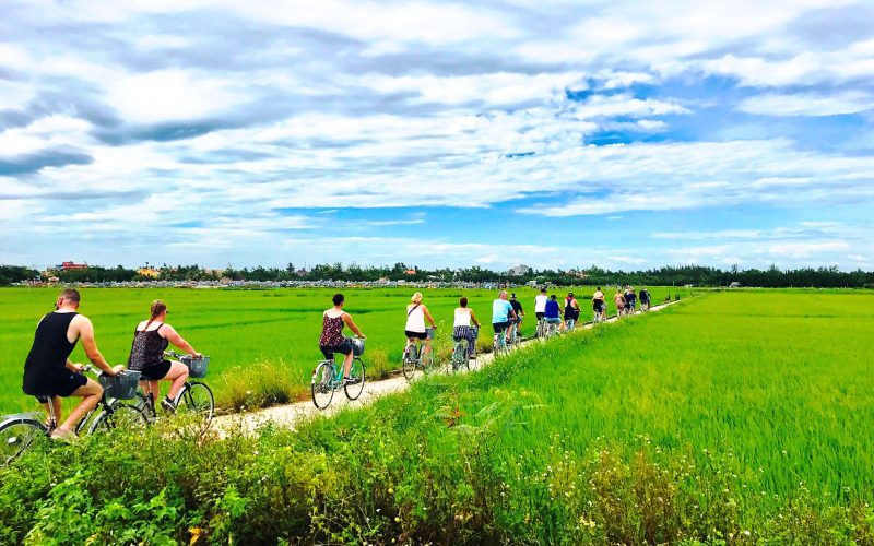 Vous vous dirigerez vers la périphérie de Hoi An à vélo