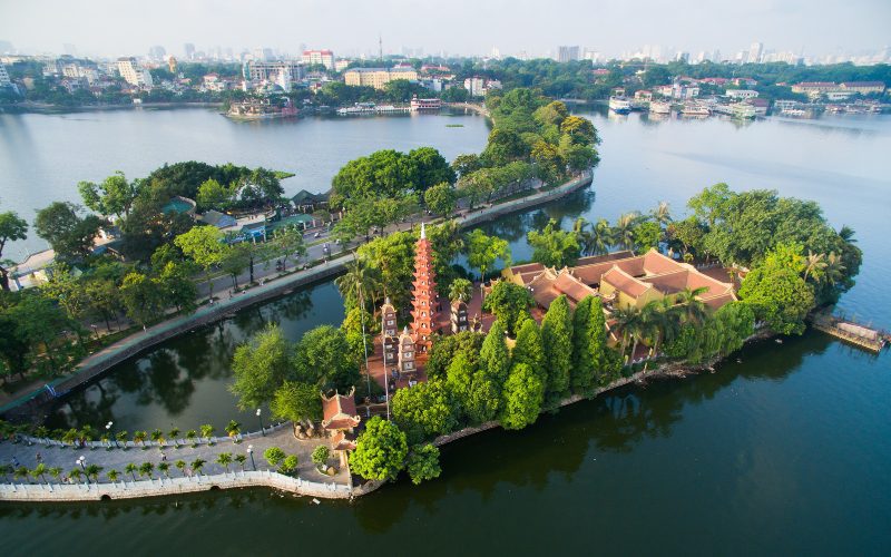 Vue panoramique de la pagode Tran Quoc