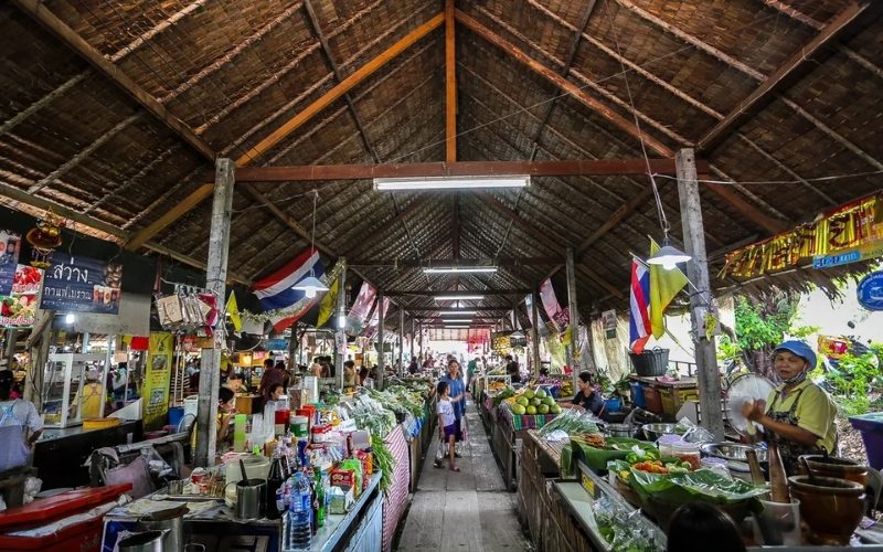 Zone terrestre du marché flottant de Khlong Lat Mayom